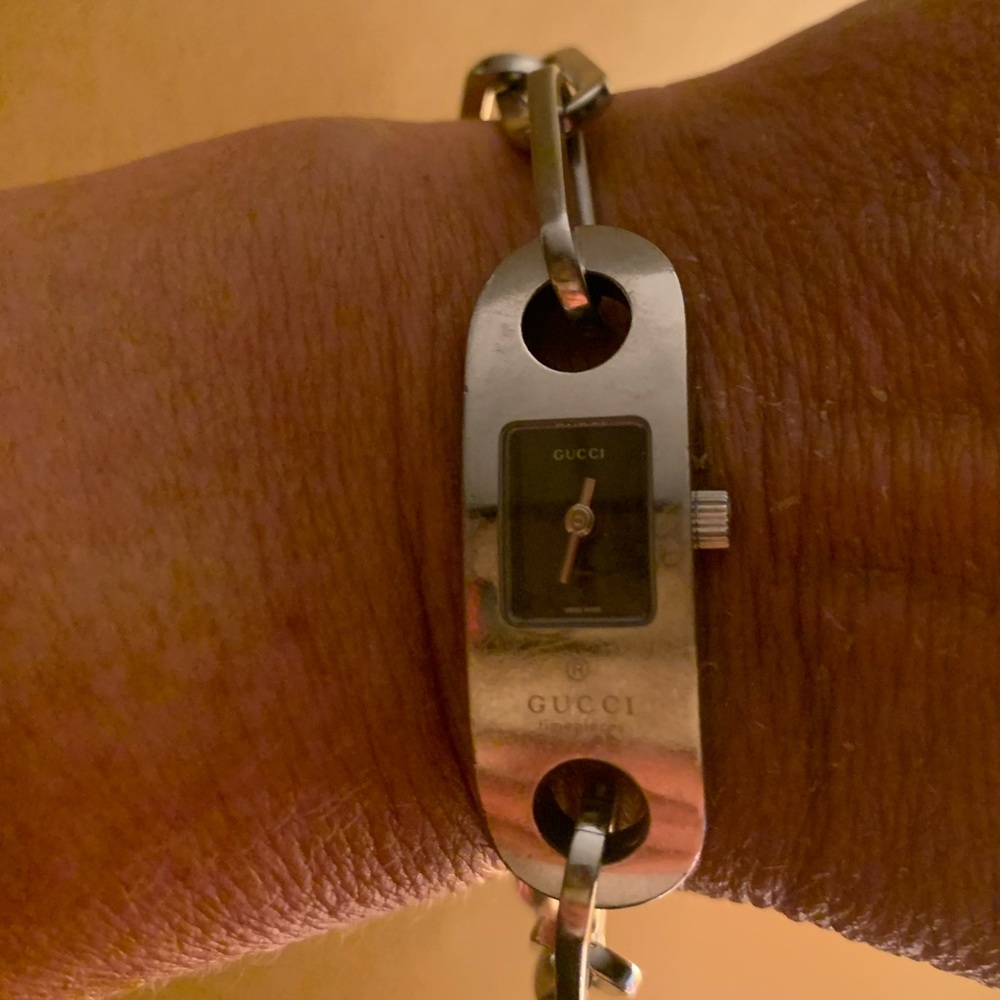 Gucci Silver Women's Bracelet Watch with Black Dial
